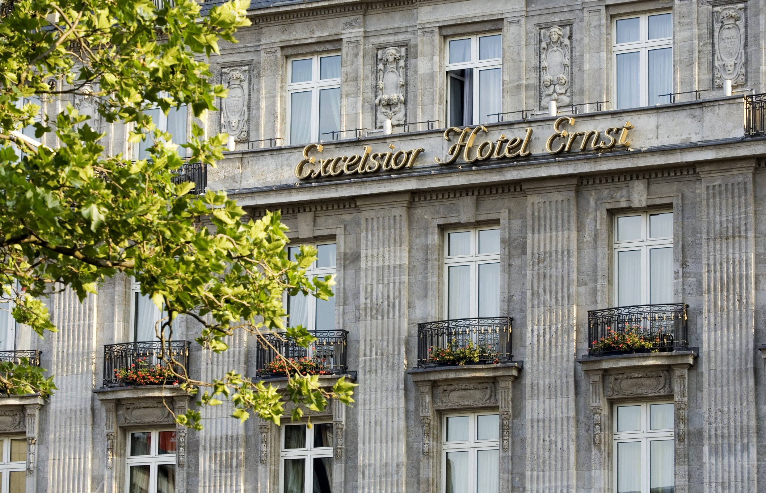 Excelsior Hotel Ernst 3/82