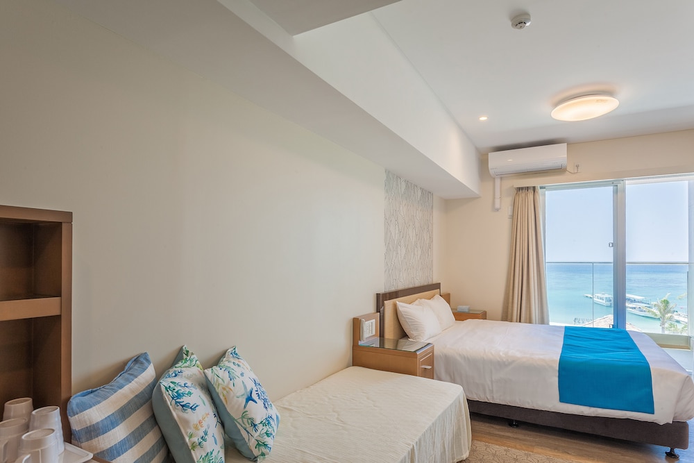 OKINAWA KARIYUSHI LCH.RESORT on The Beach 17/50