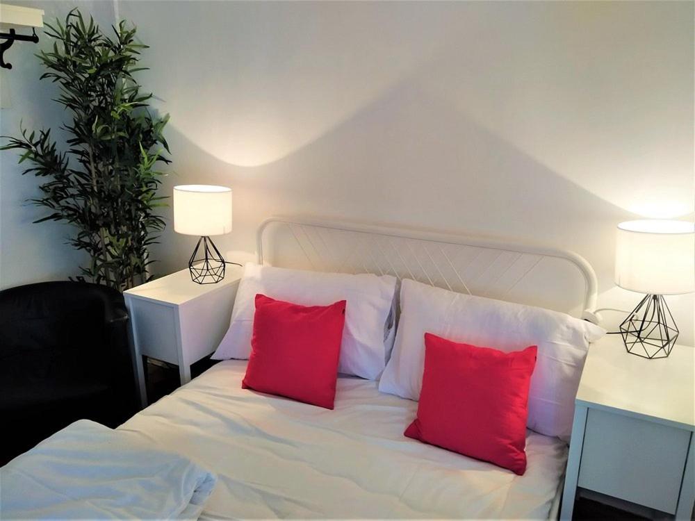 Phoenix Hostel 19/20