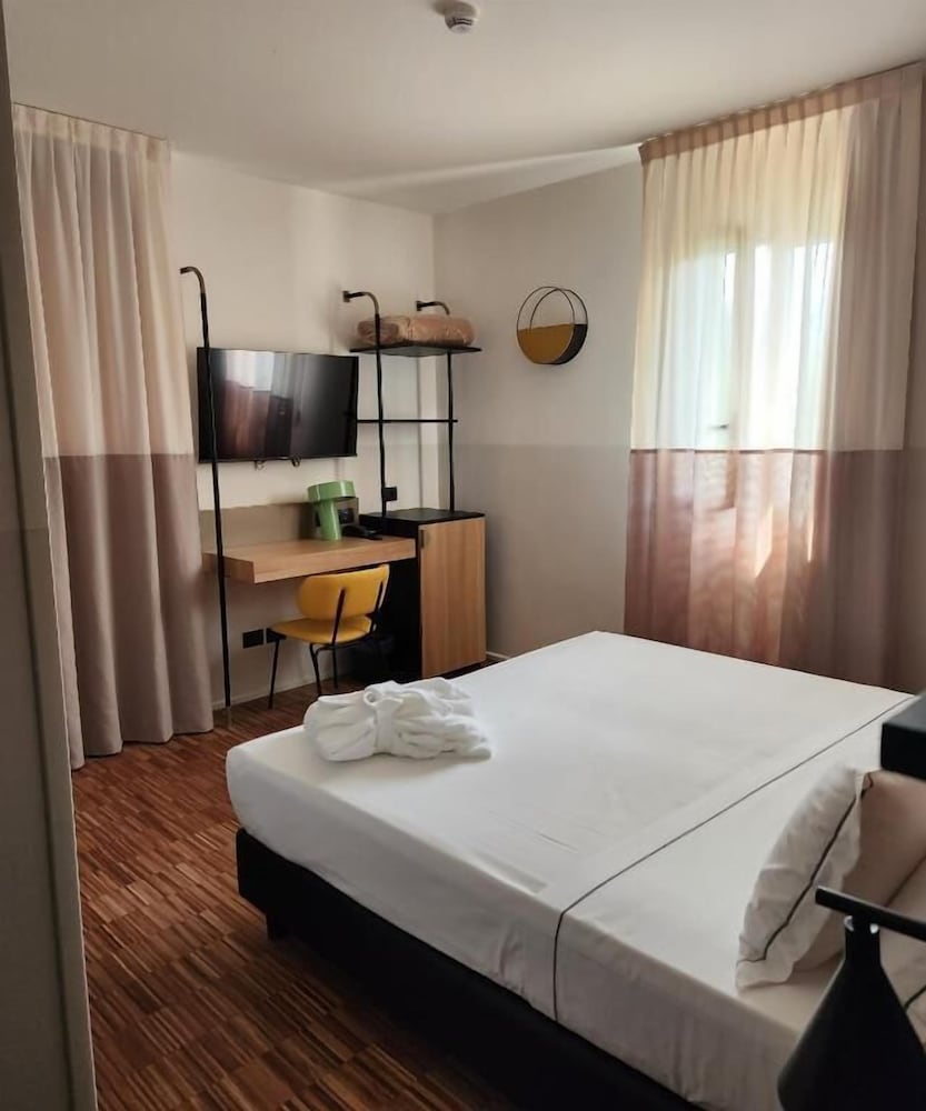 Bleis Hotel 12/50