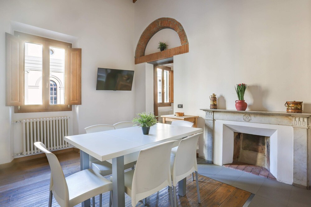 Uffizi Suite II in Florence-hosted by Sweetstay 10/15
