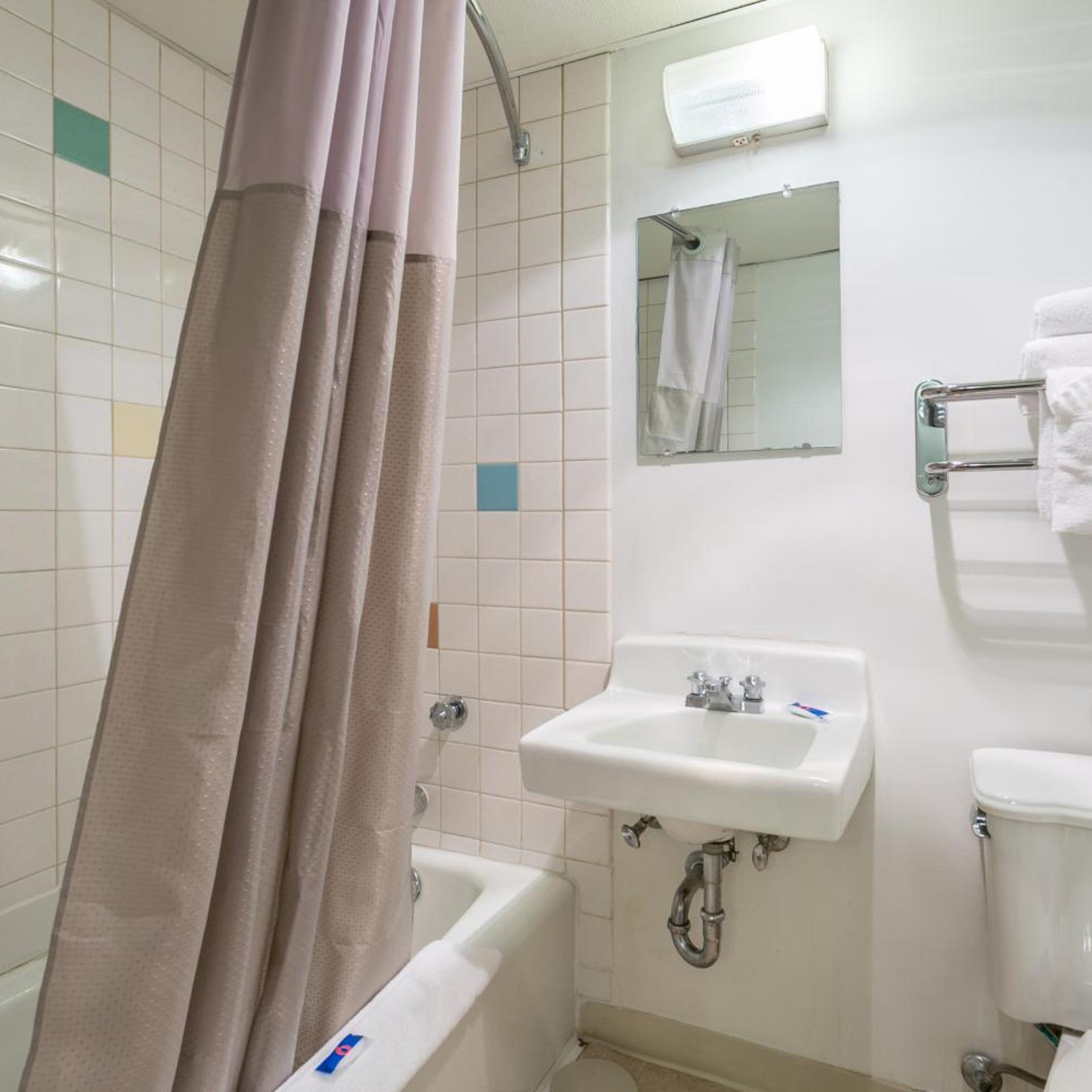 غرفة بسرير كوين لغير المدخنين، Motel6 Butte, MT - Historic City Center 7/10