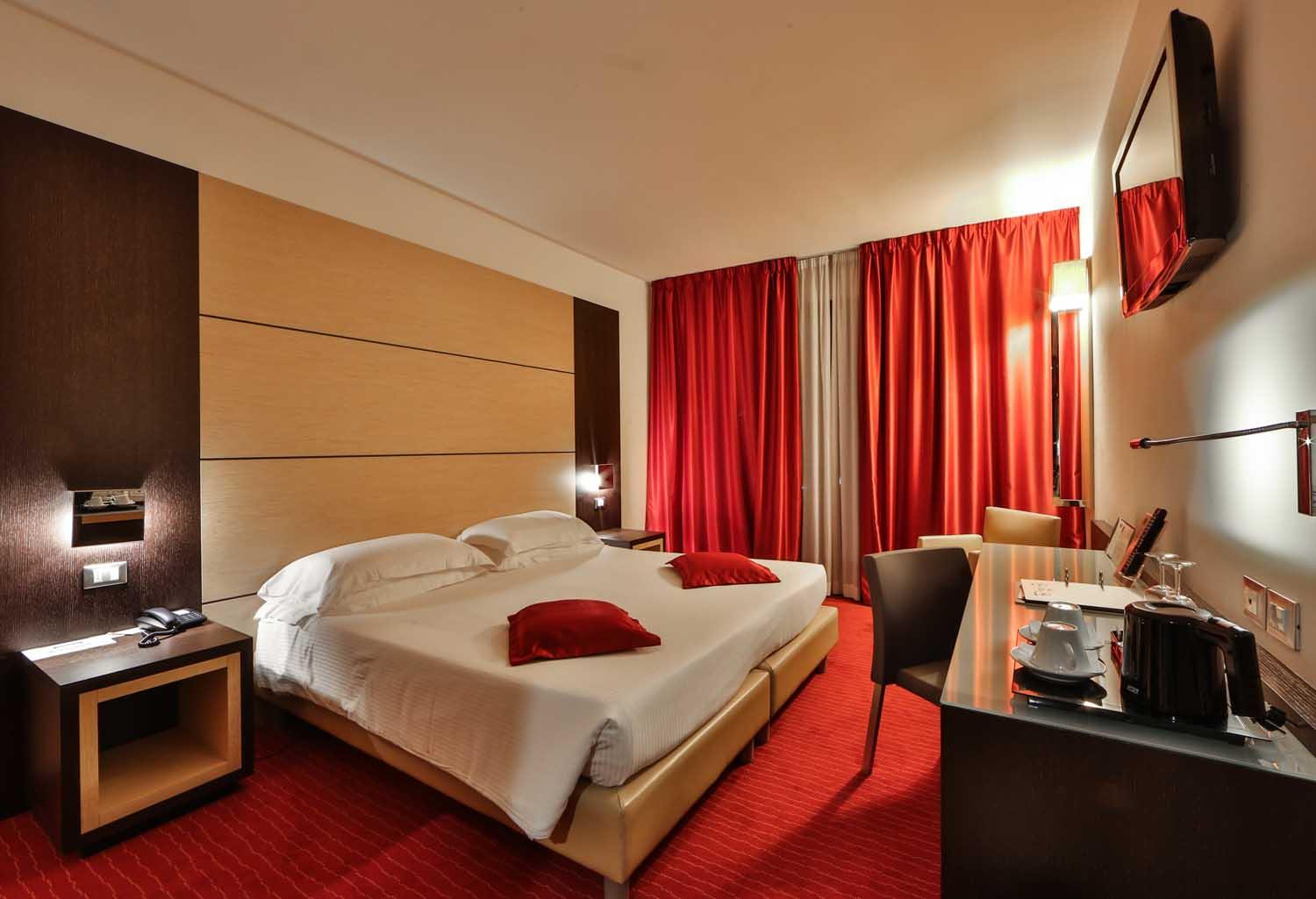 Connecting, Family, Queen and Twin Beds, 2 Bathrooms