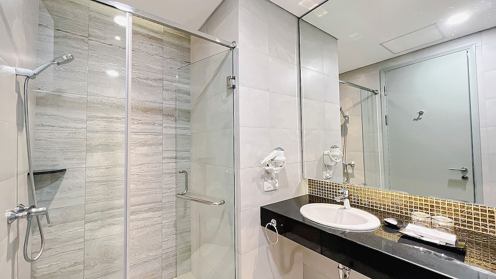 Leedon Hotel & Suites Surabaya 31/36