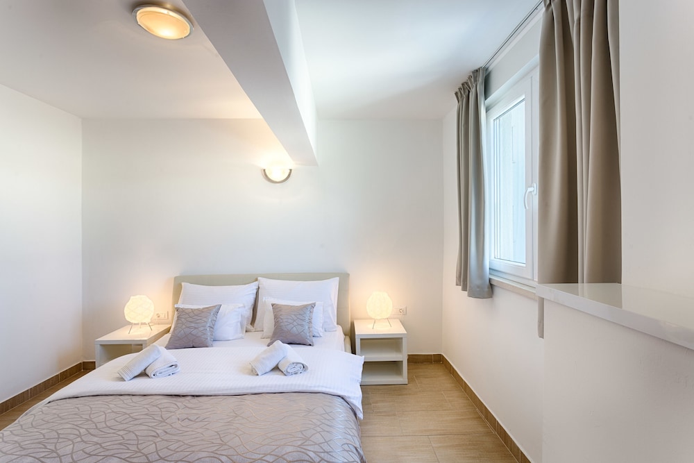 APARTMENT, QUEEN BED, SEA VIEW, BALCONY