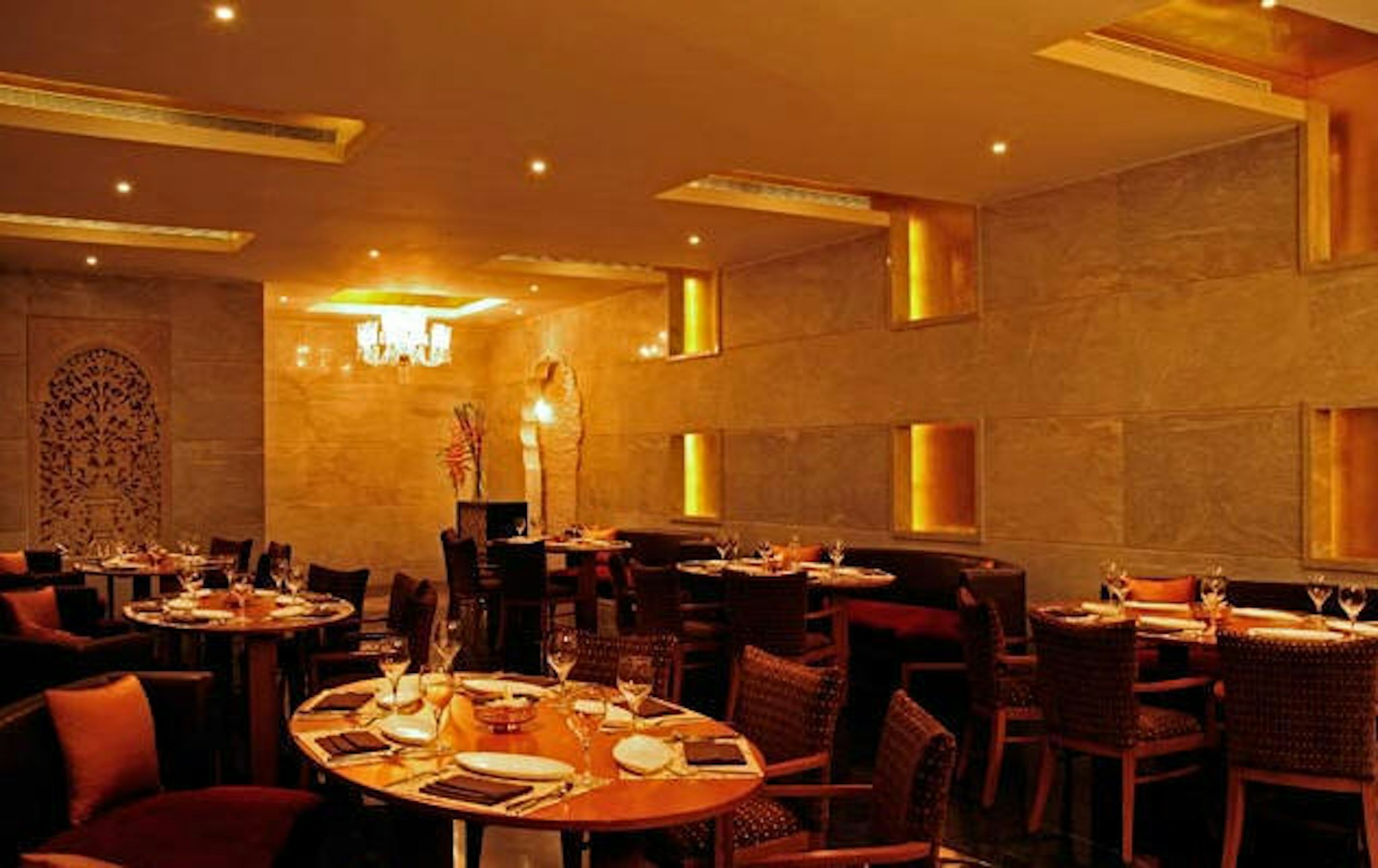 TAJ CLUB HOUSE 35/50