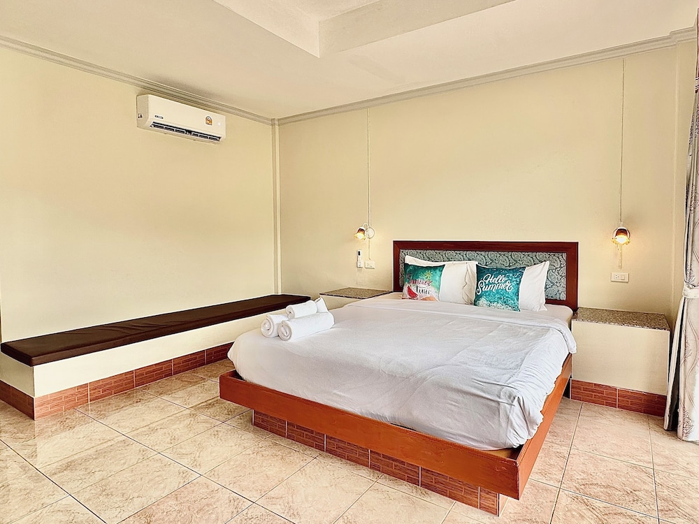 DELUXE, DOUBLE BED