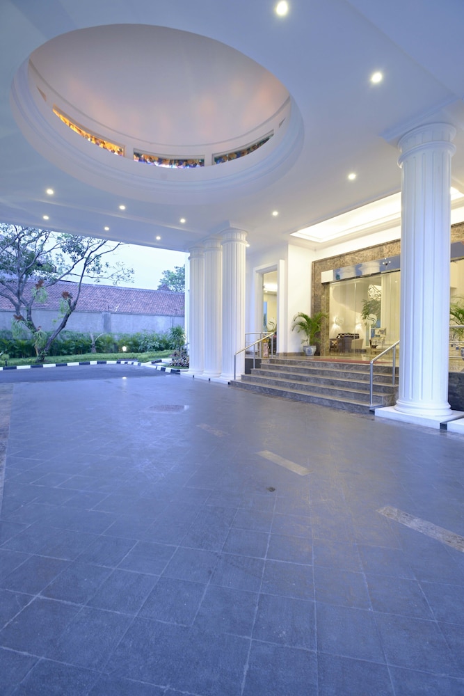 The Sahira Hotel 20/40