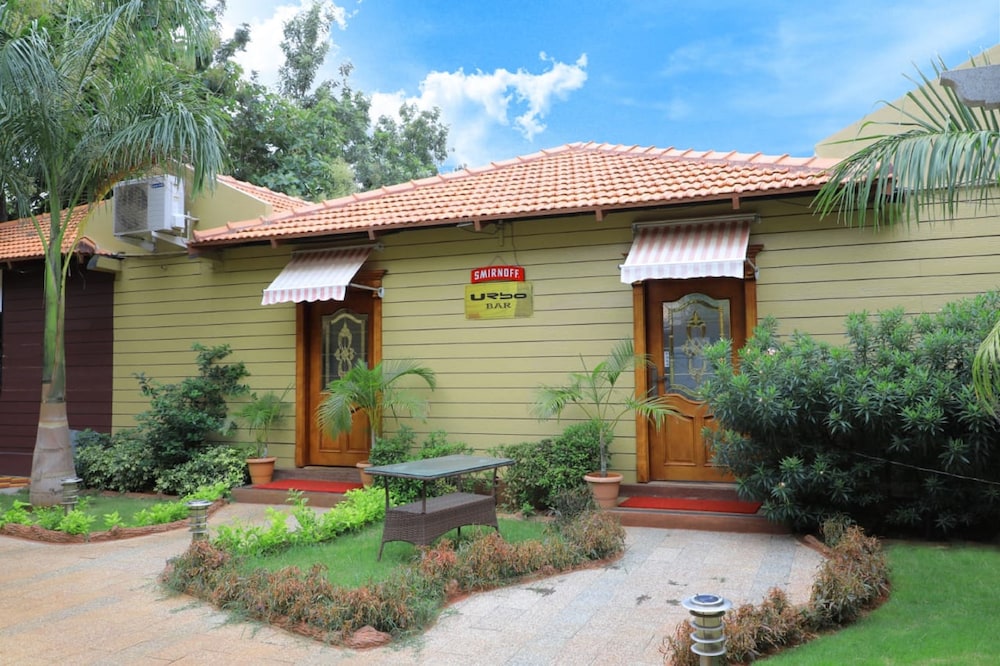 JalMahal Resort &amp; Spa 4/72