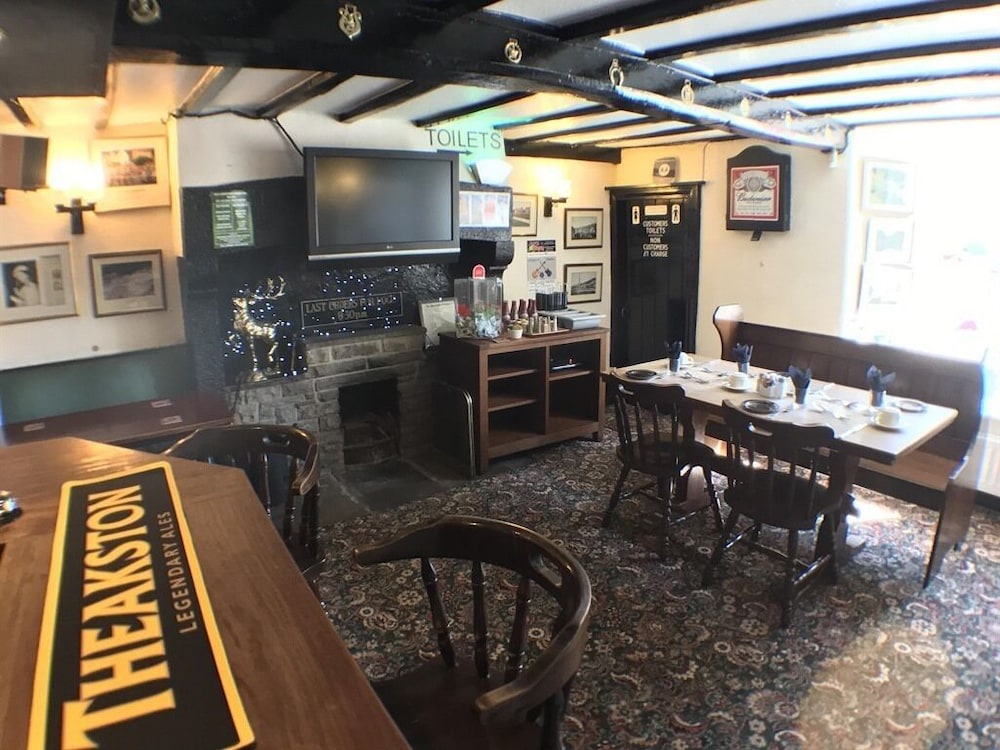 The Fox & Hounds Inn 20/35