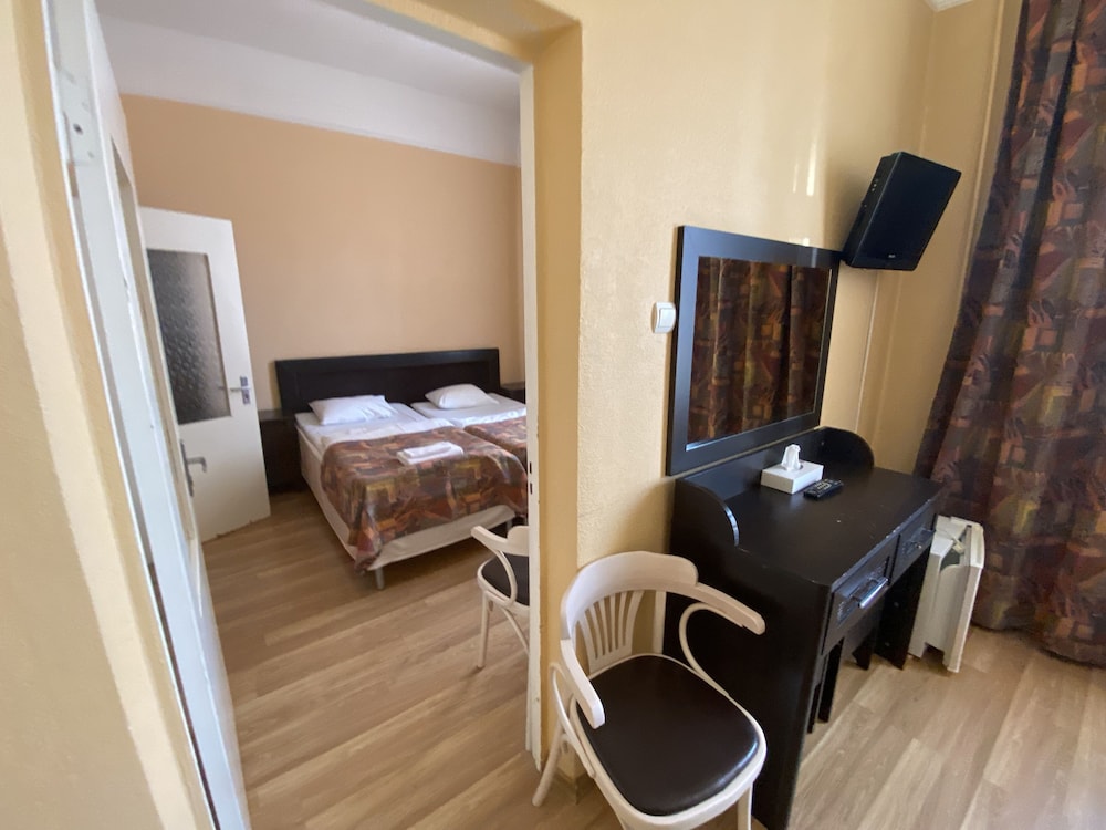 Viktorija Hotel 43/50