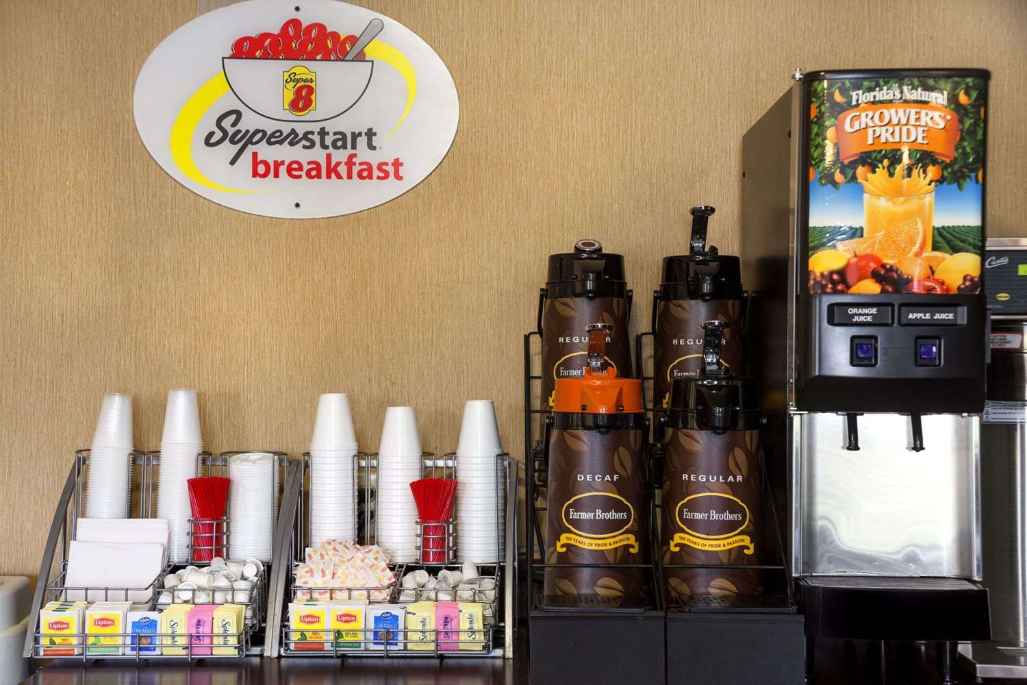 Super 8 by Wyndham Fairview Heights-St. Louis 10/25