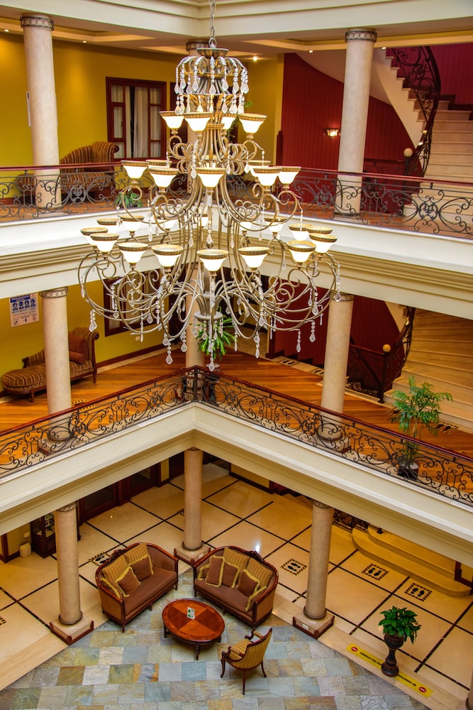 Grand Victoria Boutique Hotel 65/69