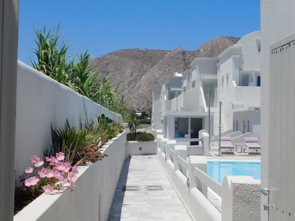 Sea La Vie Beachfront Suites 33/42