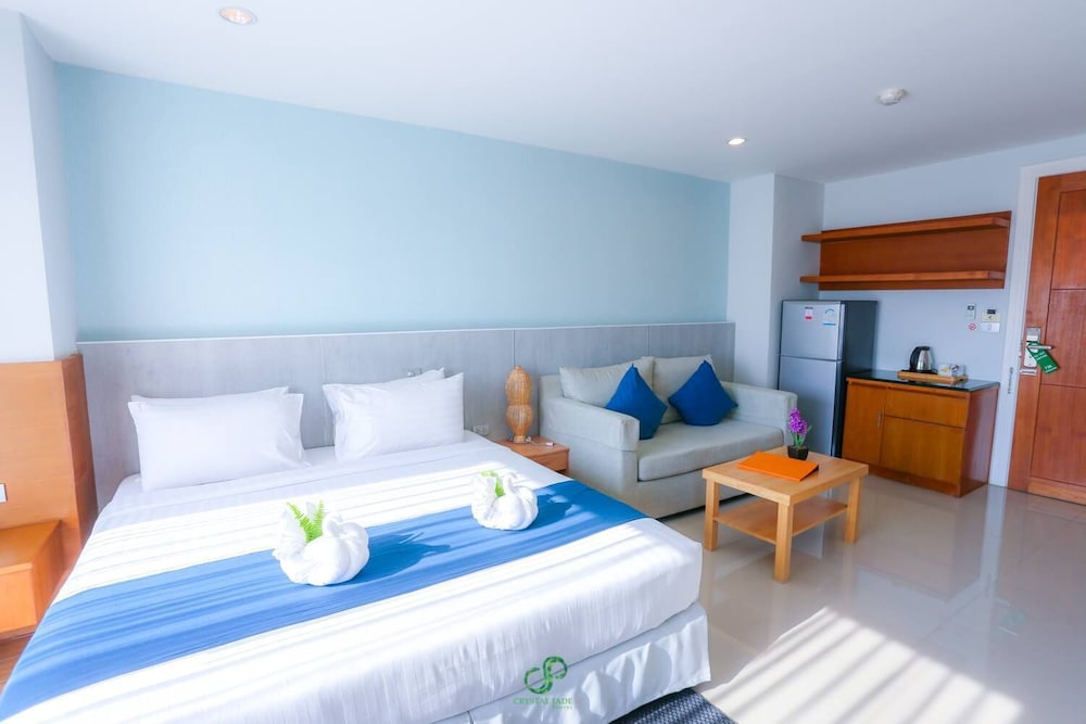 Crystal Jade Hotel 49/65