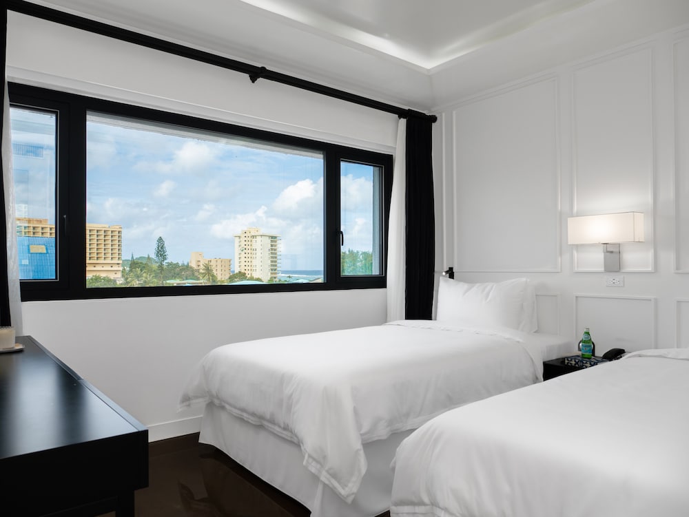 PREMIER, SUITE