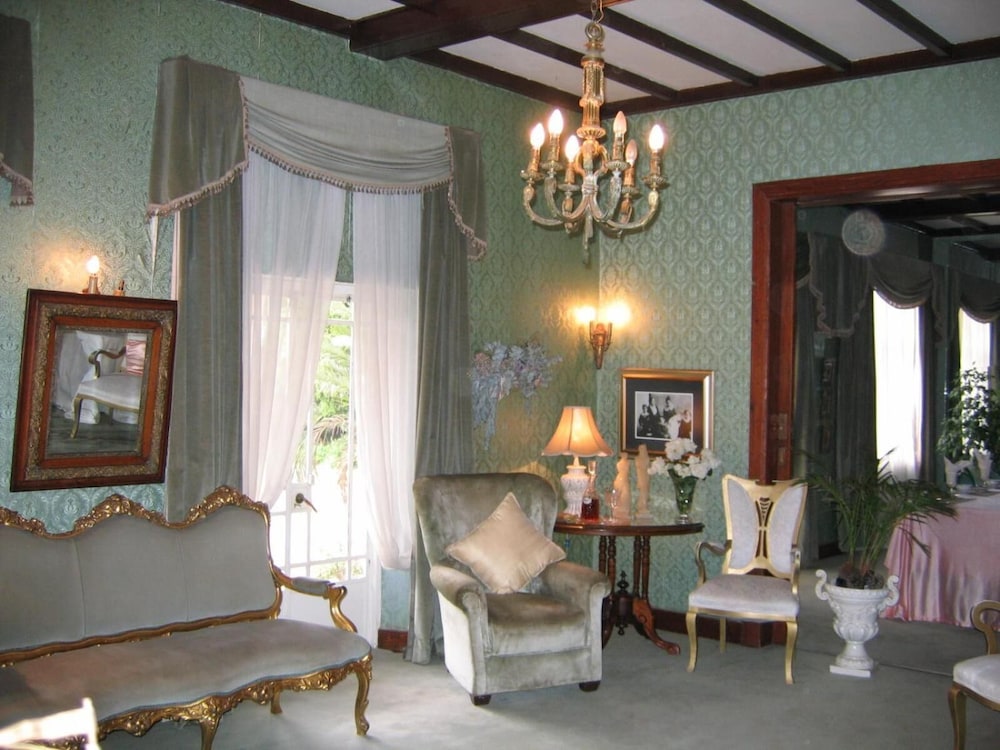 Villa Victoria Executive Guest House 12/26