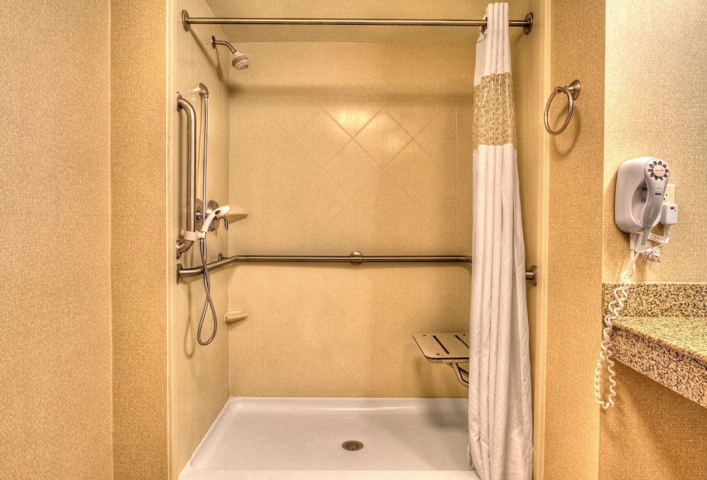 Hampton Inn Roanoke Rapids 17/45