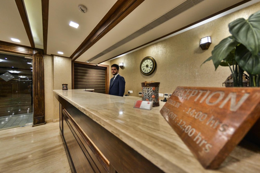 Clarks Inn Srinagar (Ex Hotel Spring Hills) 5/50