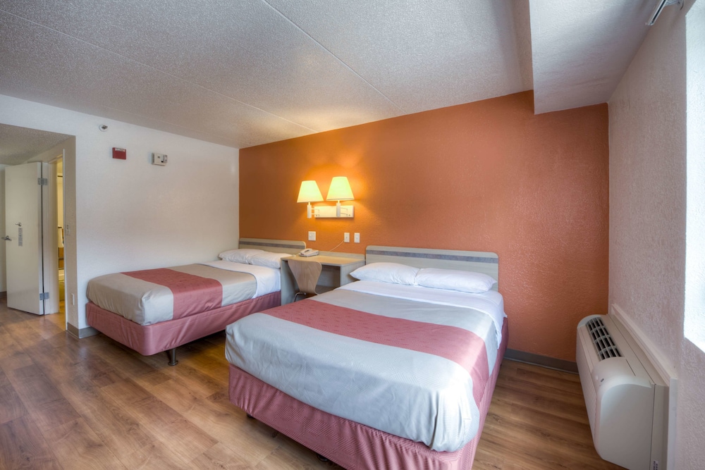 Motel6 Branford, CT - New Haven 22/58