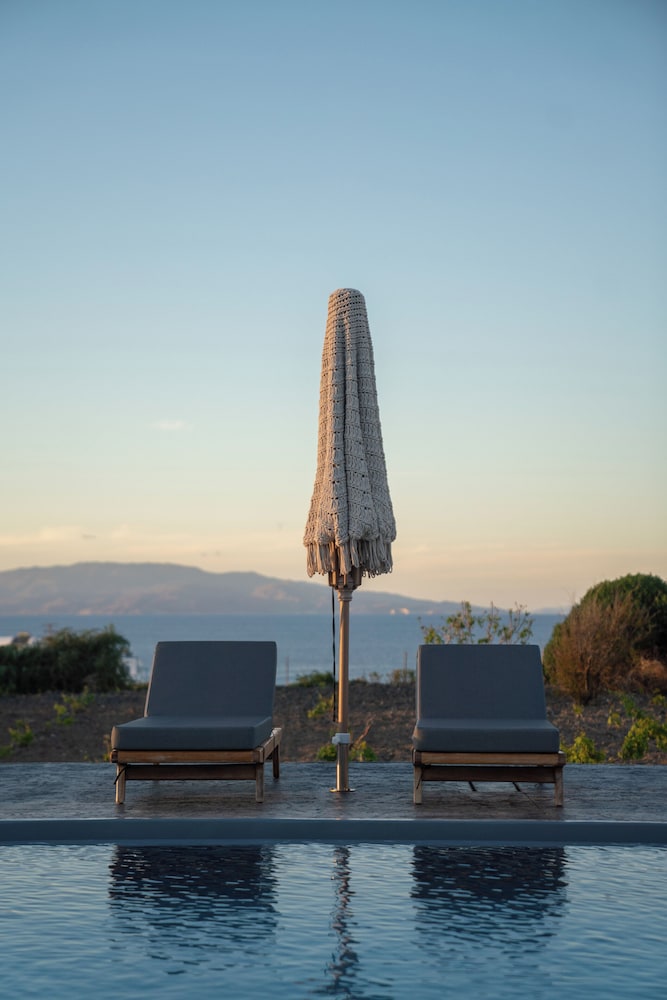Volcanic Arc Santorini Suites 53/59