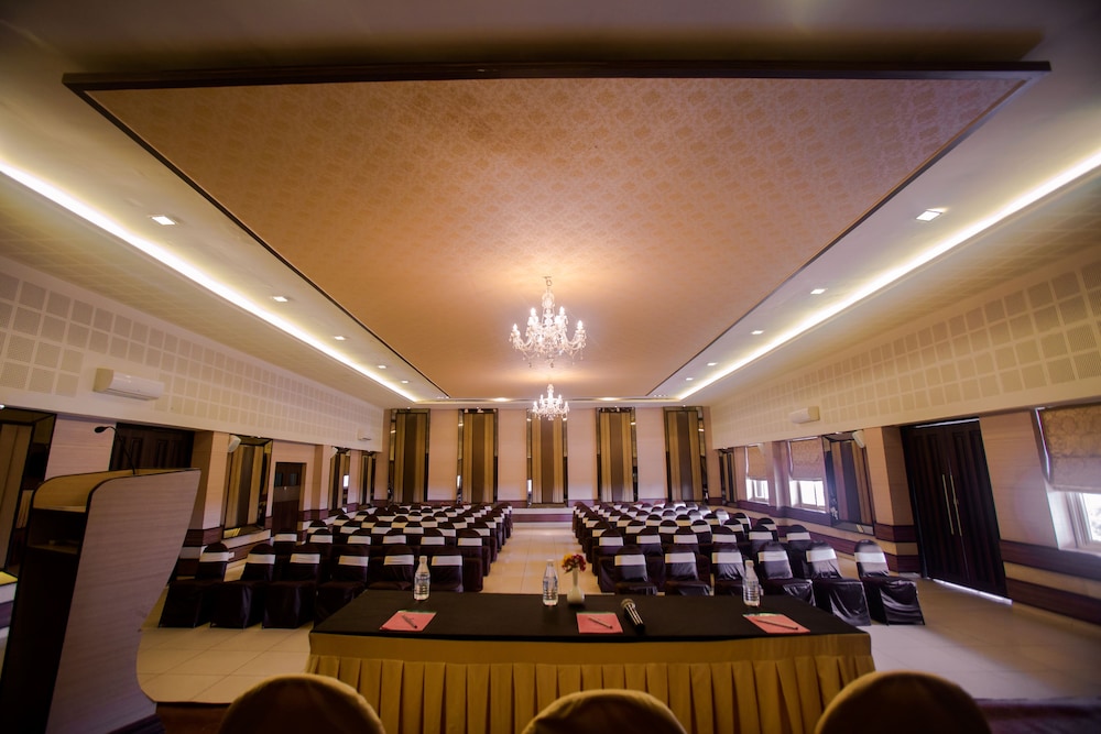GRAND PALACE HOTEL AND SPA 36/50