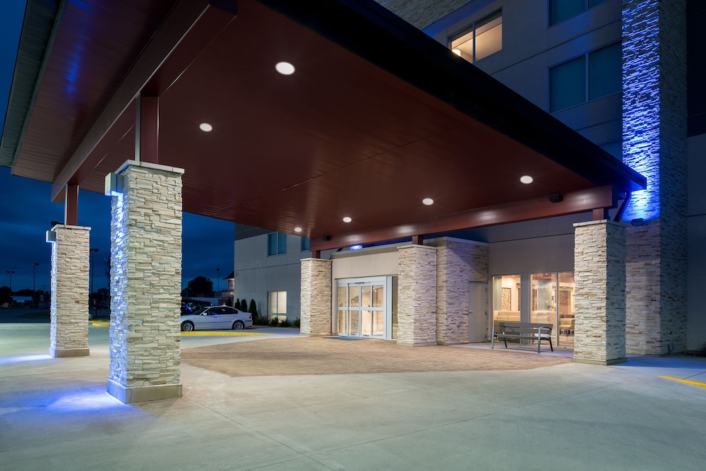 Holiday Inn Express Suites Kingdom City 9/53