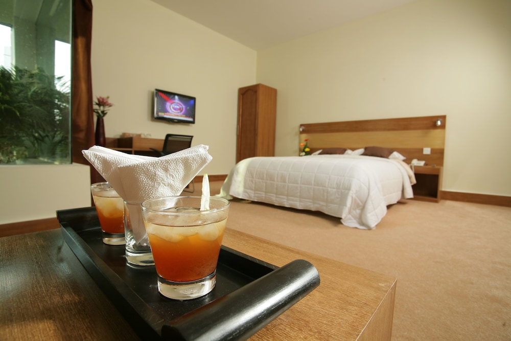 Richmond Hotel And Suites 22/37