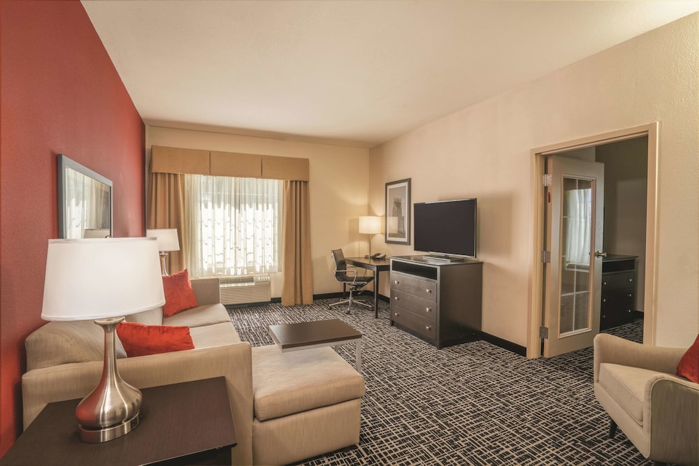 La Quinta Inn Suites Smyrna 28/45