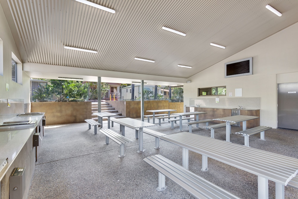 ASHMORE PALMS HOLIDAY VILLAGE 43/78