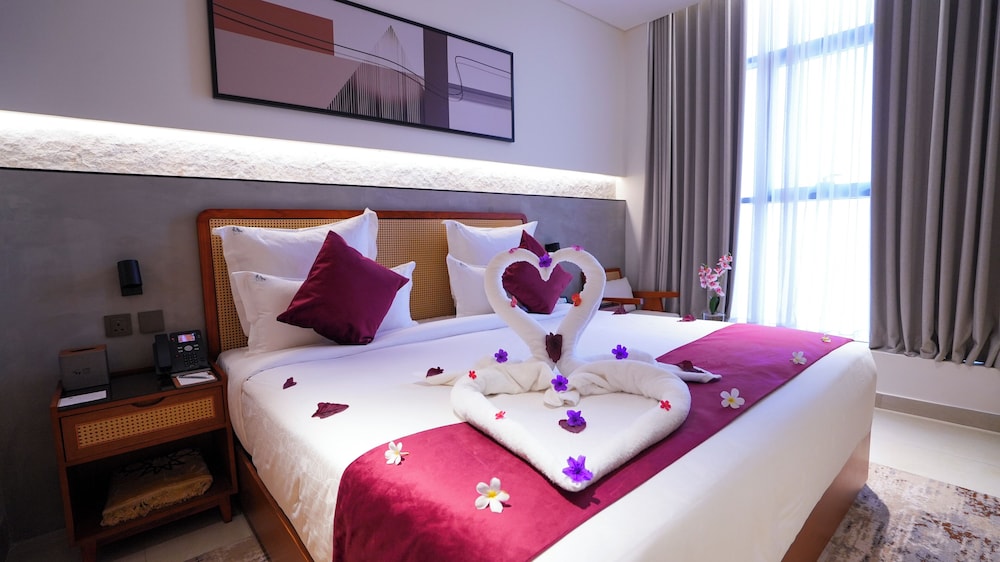 LUXURY, SUITE
