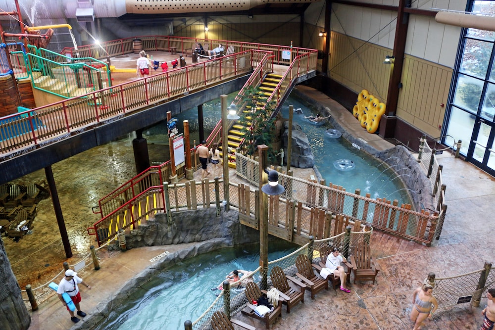 Six Flags Great Escape Lodge Indoor Waterpark 13/50