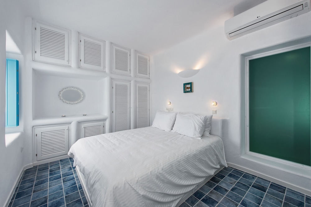 Ananda Suites 8/24