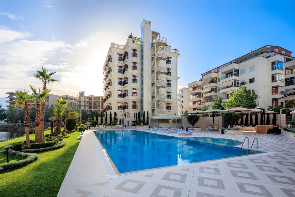 Radisson Collection Morina Hotel, Tirana in Farke