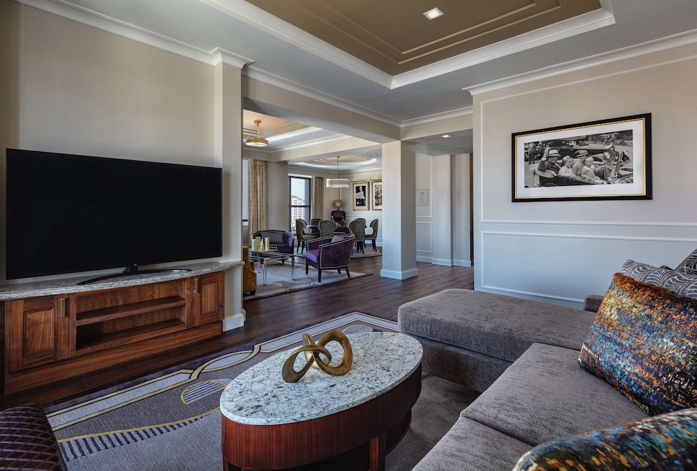 The Higgins Hotel New Orleans, Curio Collection by Hilton 46/77
