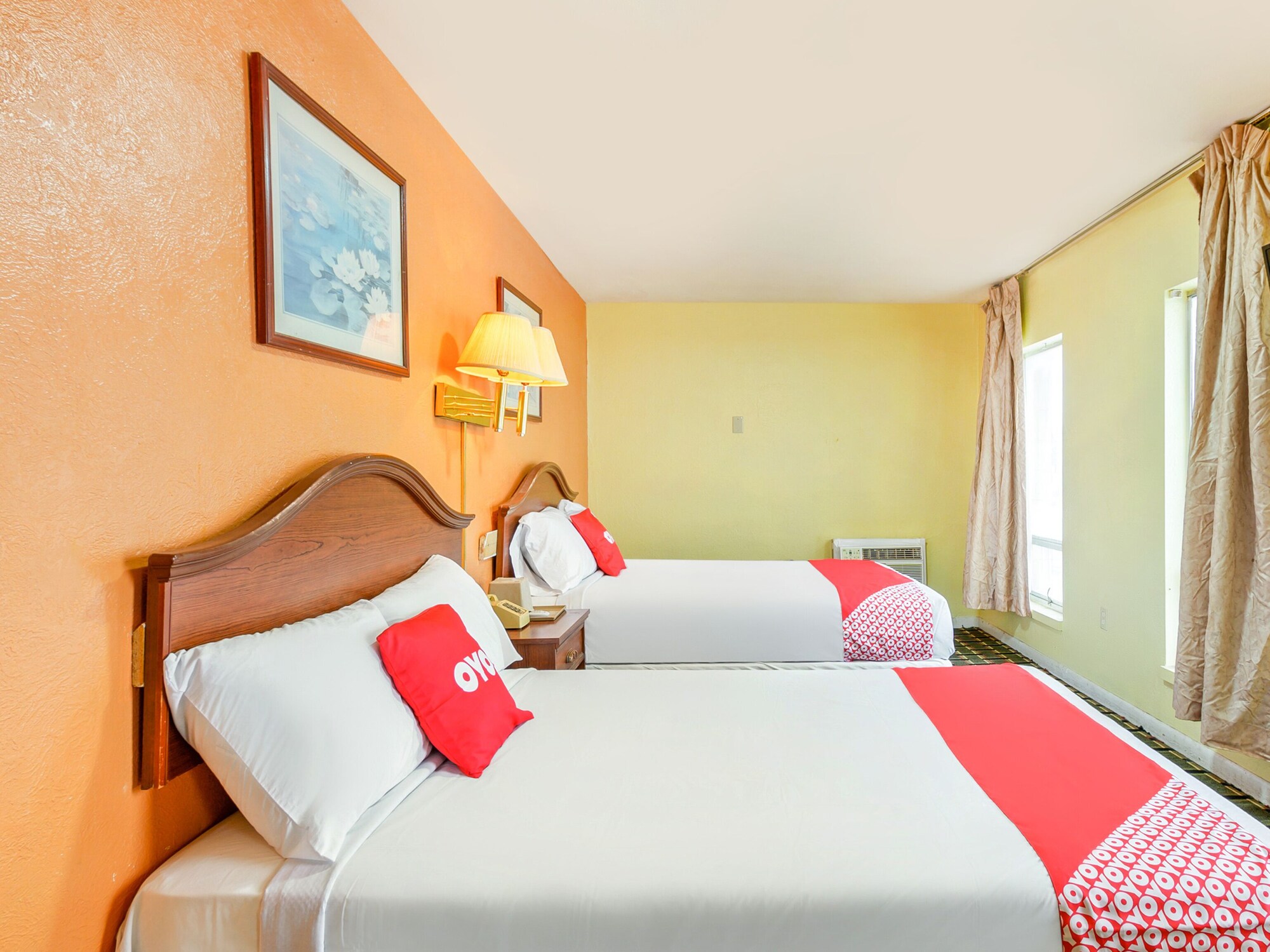 غرفة بسريرين مزدوجين، OYO Hotel Downtown Peoria I-74 2/10