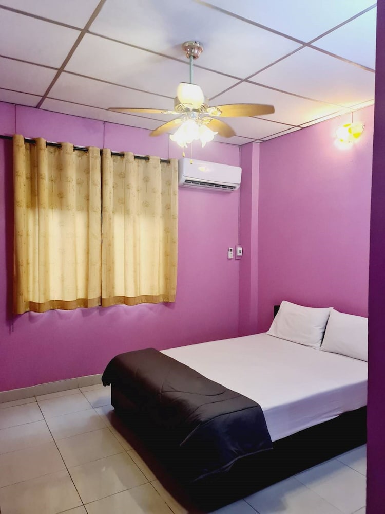 Royal Land Mae Klong Hotel 11/42