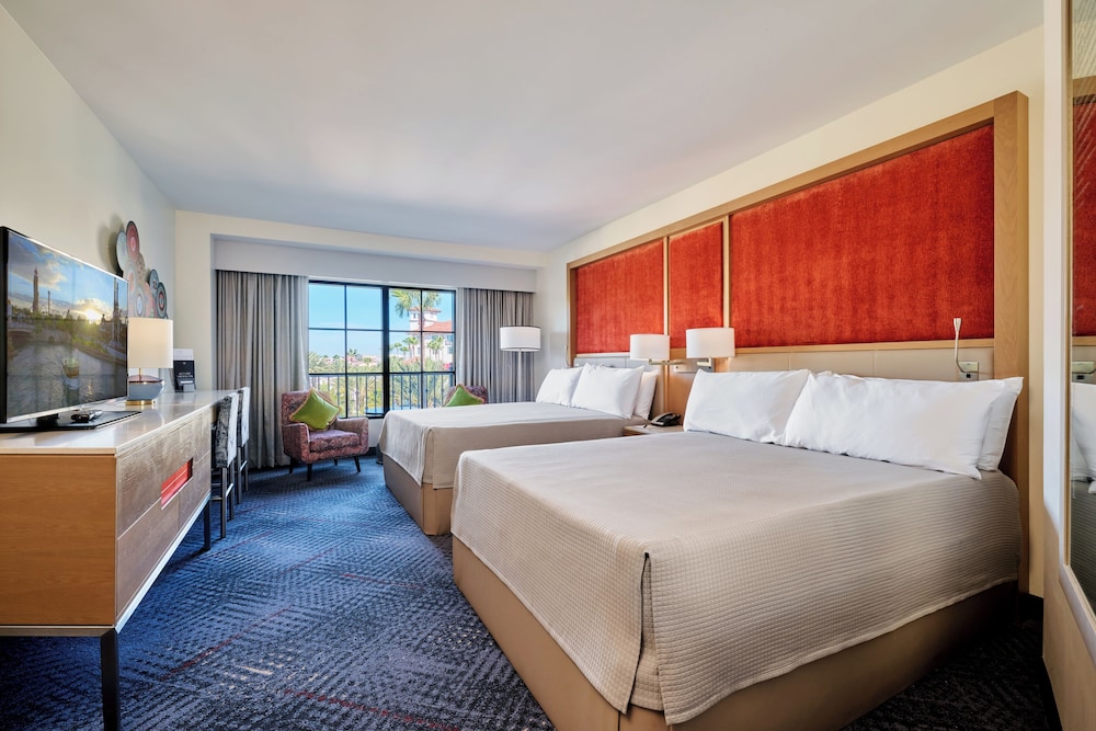 Club, 2 Queen Beds, Accessible