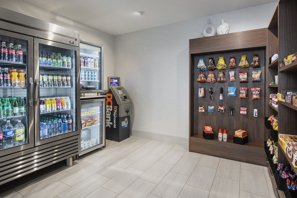 Holiday Inn Express And Suites Kelowna East 34/68