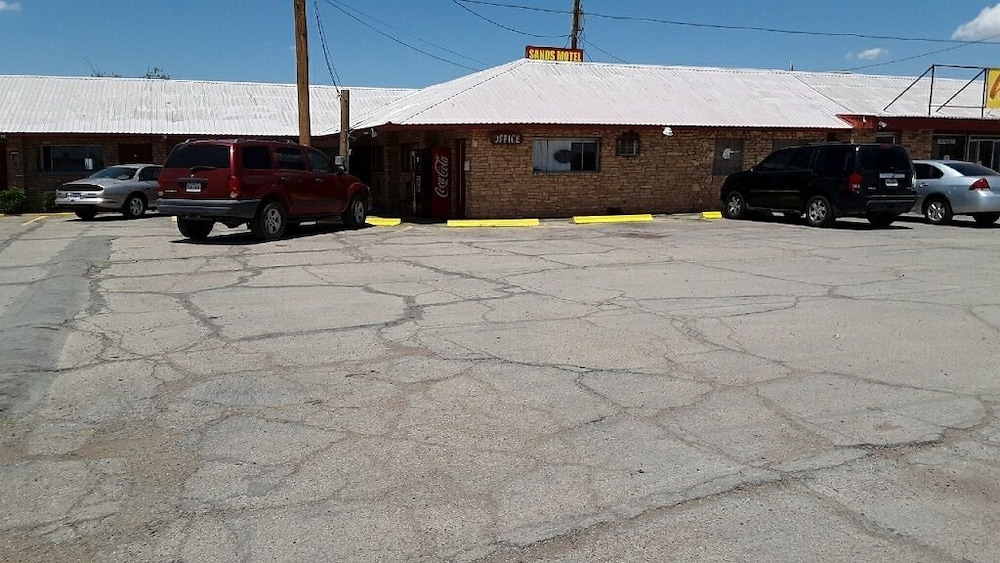 Sands Motel 16/24