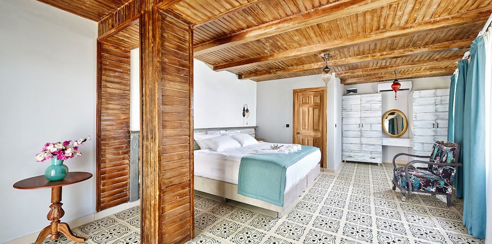 Fi Light Solto Boutique Beach Hotel 10/41