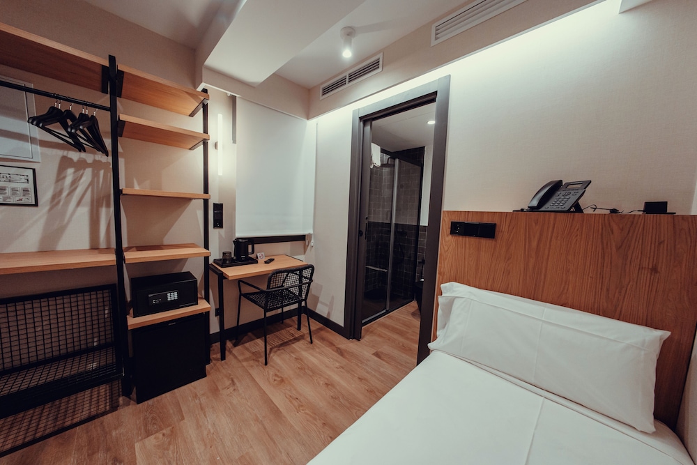 Transit Hotel 19/50