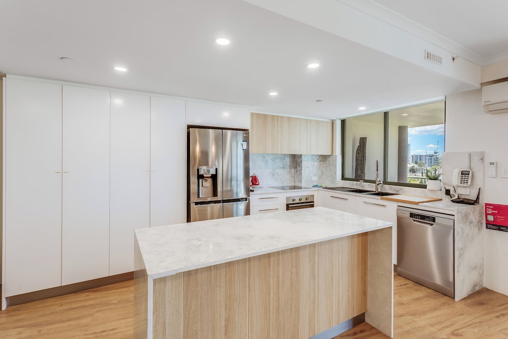 The Meriton On Main Beach 9/50