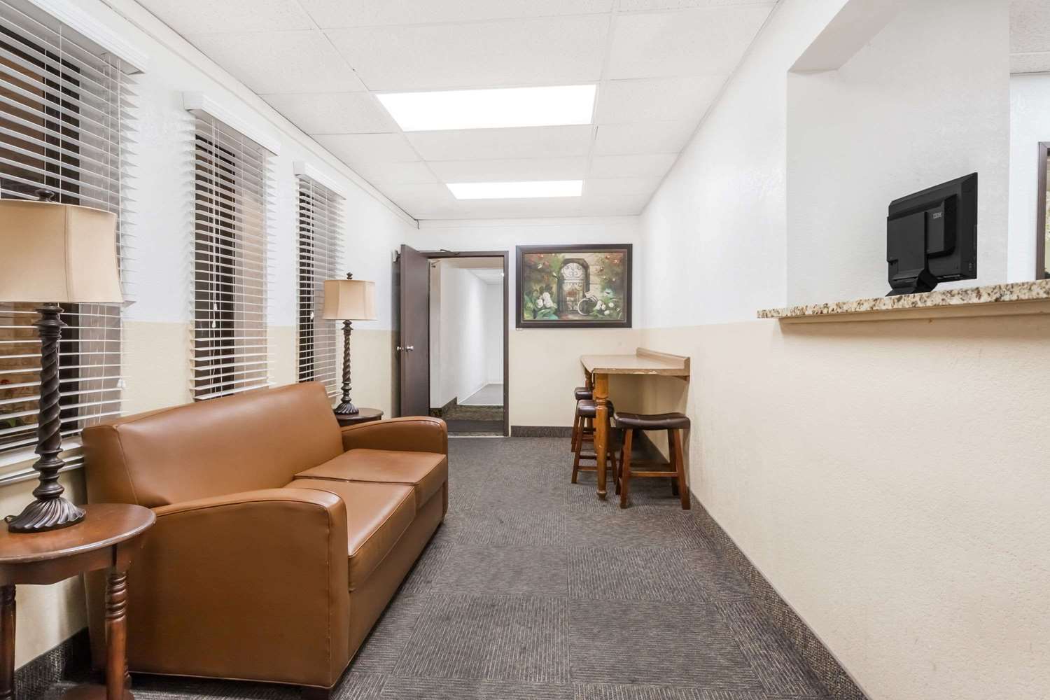 Super 8 by Wyndham Montgomery Maybrook 4/7