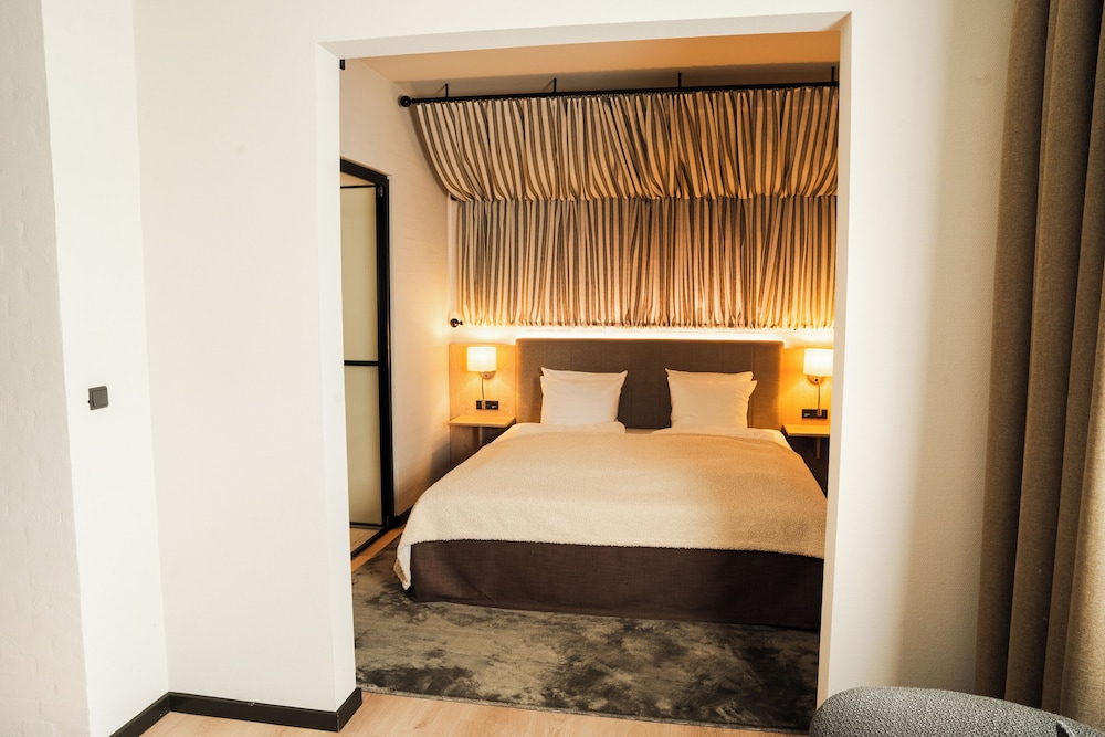 Suite, King Bed