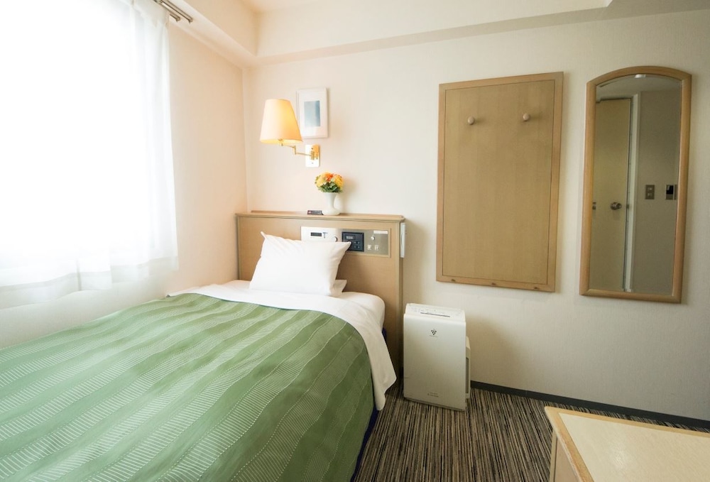ROOM, SINGLE, SMOKING