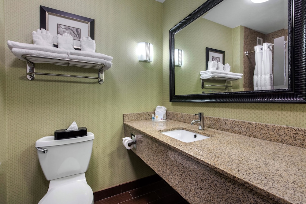 Comfort Suites Jackson I-40 15/47
