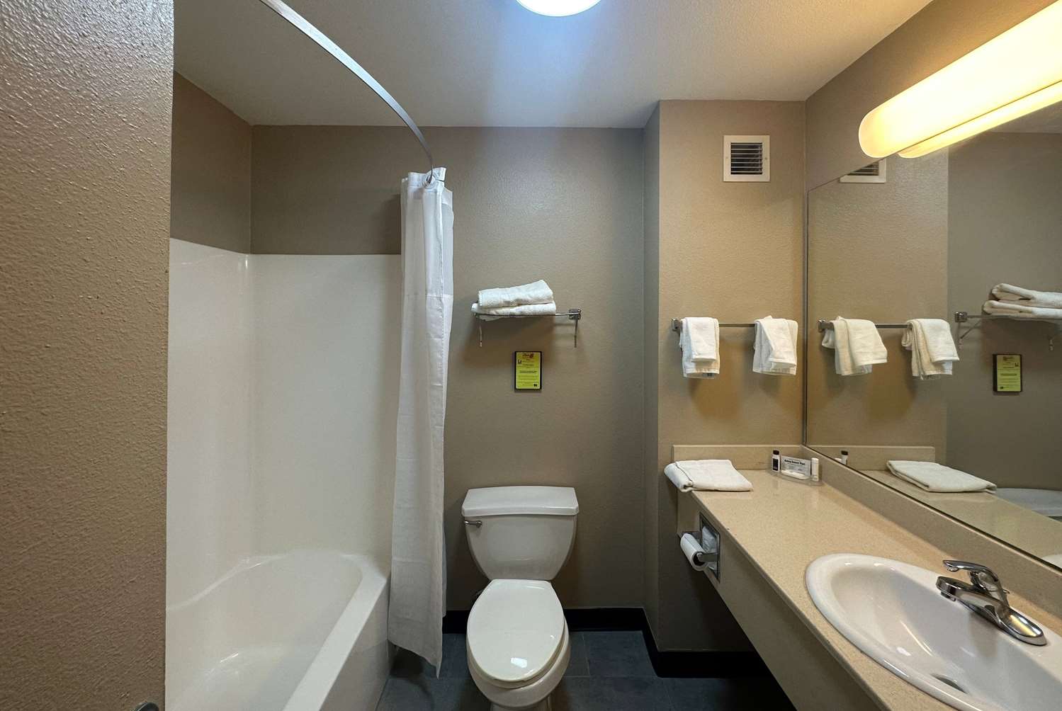 Super 8 by Wyndham Columbia East 9/10