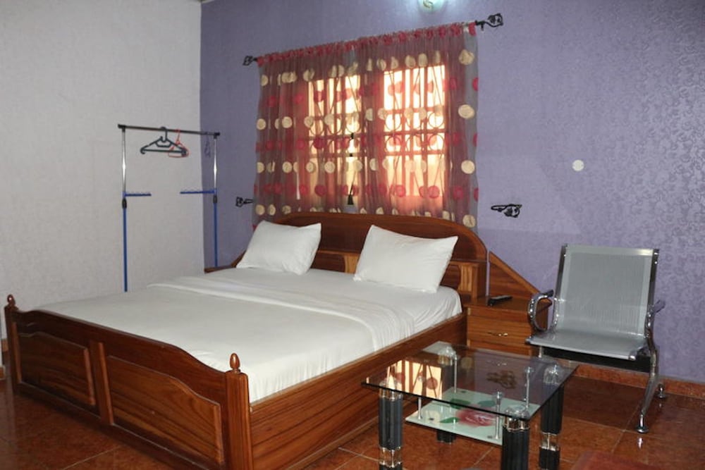 Ivory Place Hotel 6/10