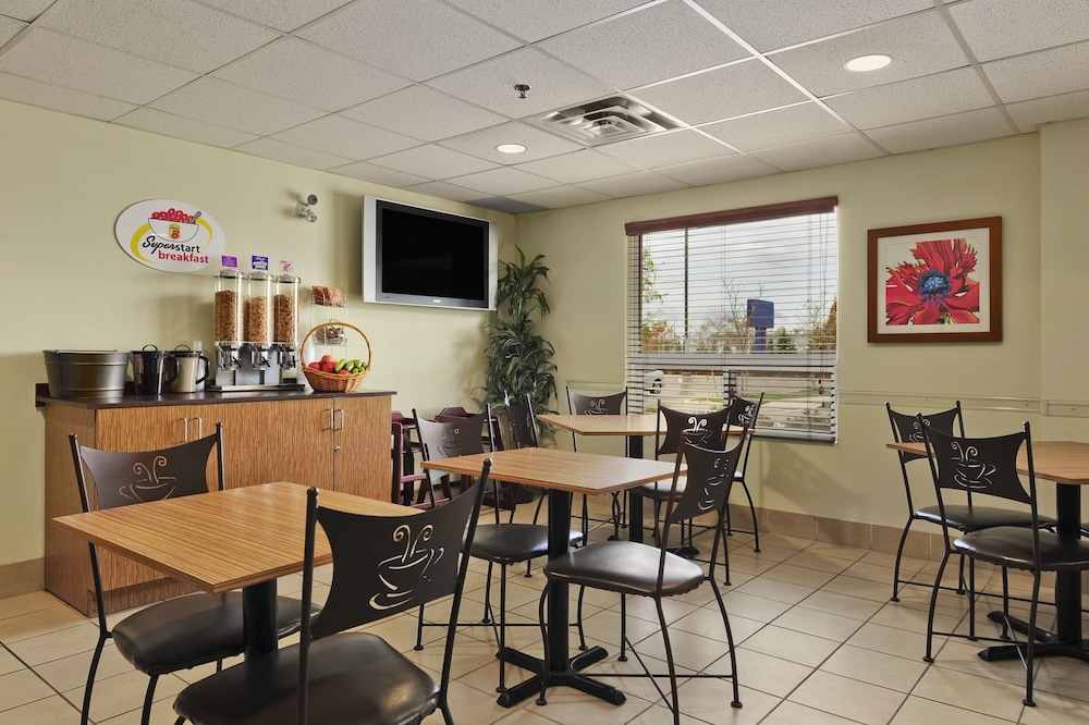 Super 8 by Wyndham Barrie South 39/45